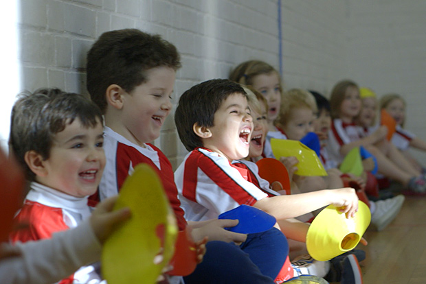 Little Kickers Brasil - Stop ball 👉⚽️🇬🇧 Jogar bola, correr